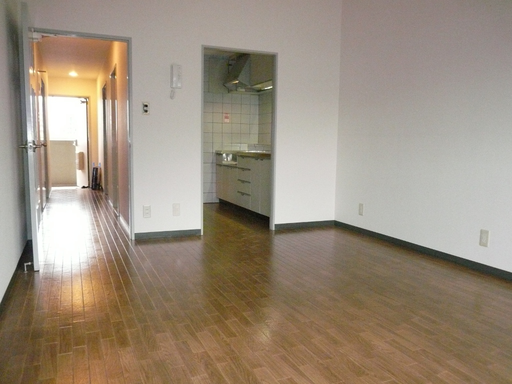 Living and room. LD(2) Will be inverted type of photo.