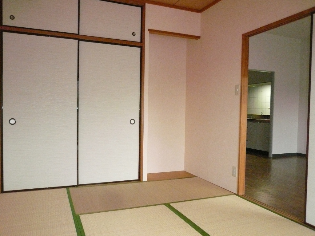 Living and room. Japanese-style room 6.0 tatami mats (2) Will be inverted type of photo.