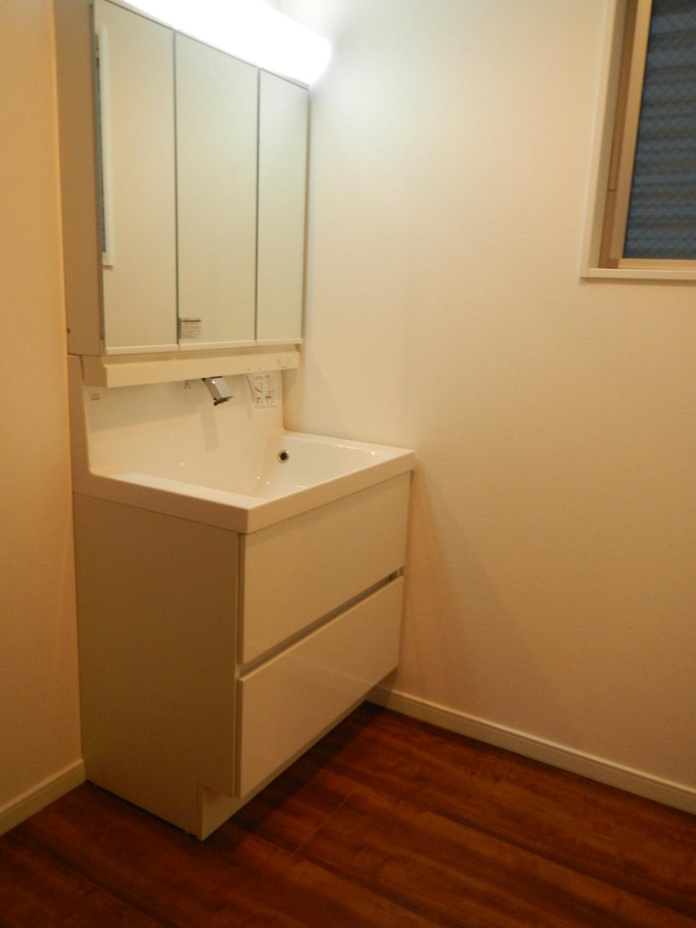 Wash basin, toilet. Indoor (September 2013) Shooting