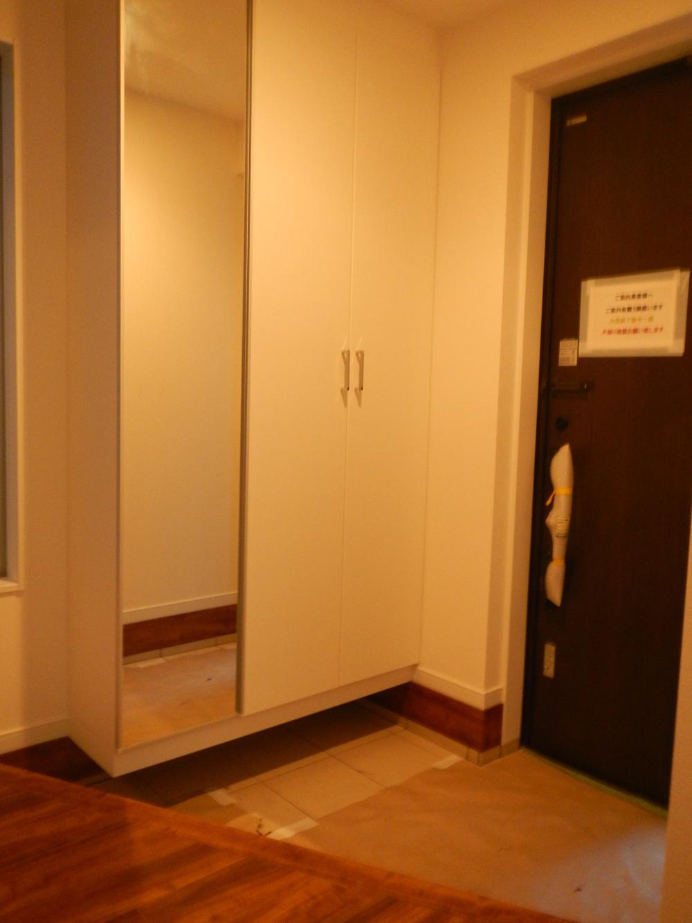 Entrance. Indoor (September 2013) Shooting