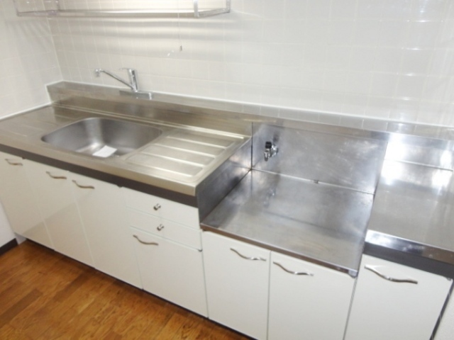 Kitchen. Please see local Come