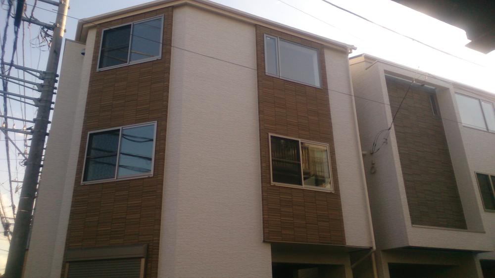 Local appearance photo. Local (12 May 2013) Shooting