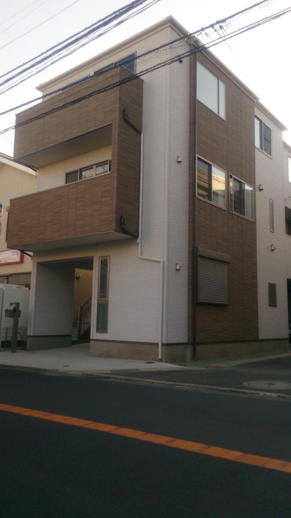 Local appearance photo. Local (12 May 2013) Shooting