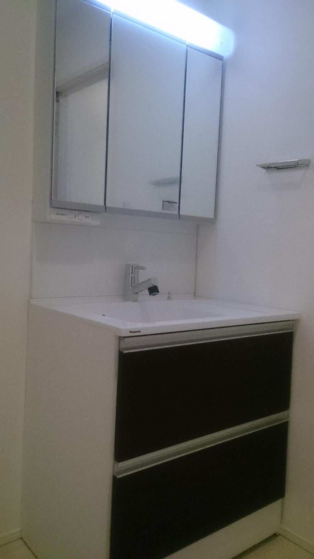 Wash basin, toilet. Local (12 May 2013) Shooting