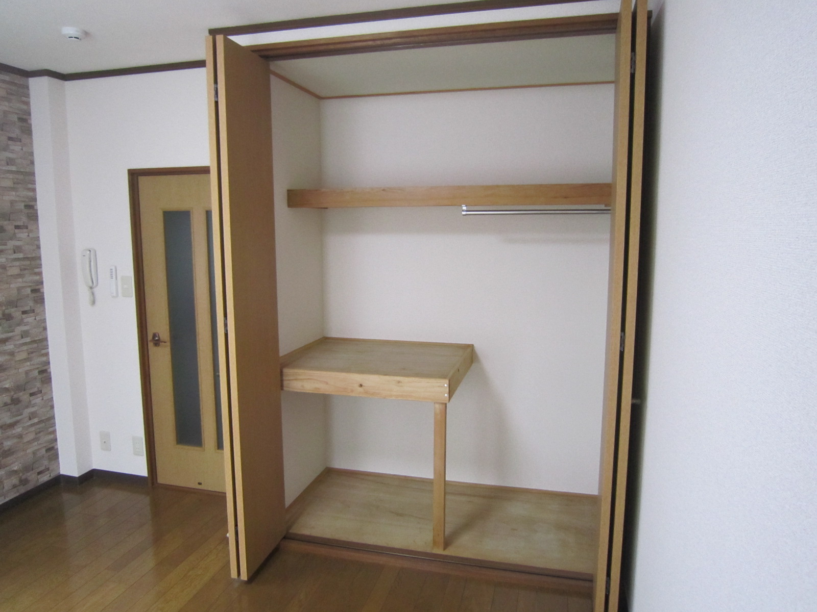 Receipt. Western-style closet