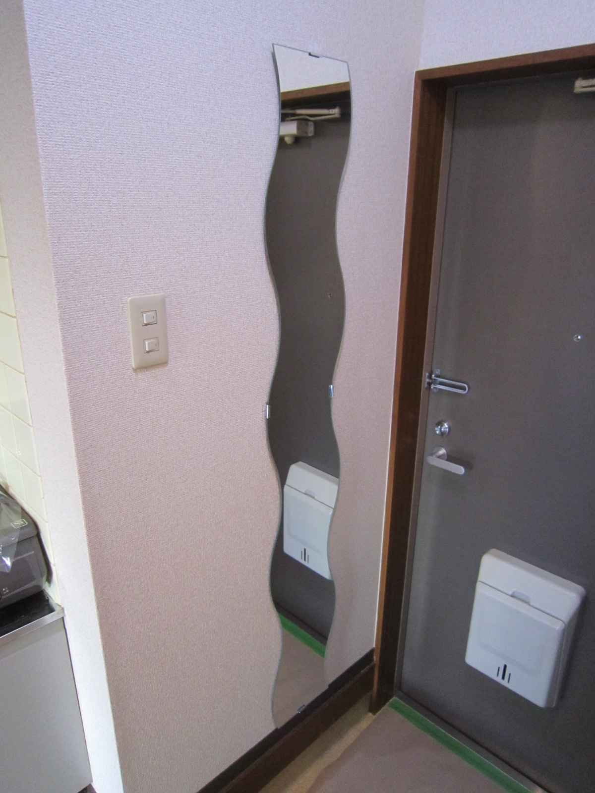 Other Equipment. Entrance: full-length mirror (mirror)