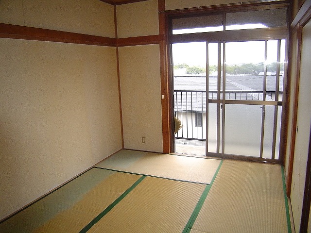 Other room space. It is a separate room photos in the same building.