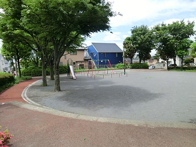 park. 470m is a bright and airy park to Hayabuchi lark park. Local surrounding large and small and a variety of park is dotted, Environment is good.