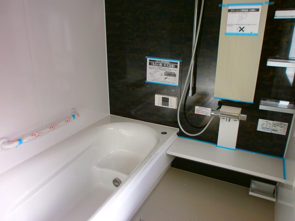 Bathroom. Indoor (12 May 2013) Shooting. Bathing of 1 pyeong type. Tired of the day will take