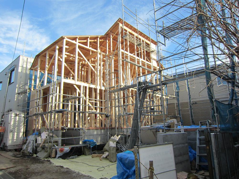 Local appearance photo. Local (12 May 2013) Shooting