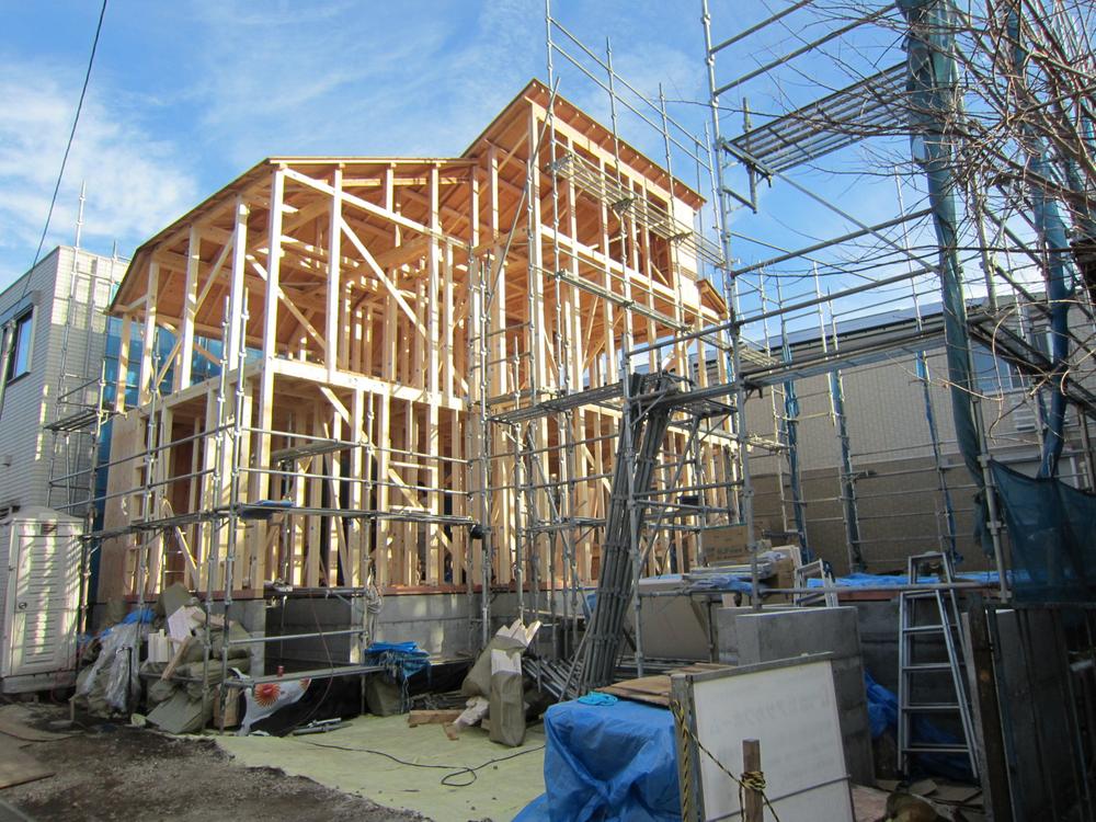 Local appearance photo. Local (12 May 2013) Shooting