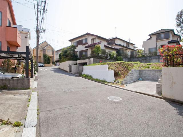 Local photos, including front road. Local (11 May 2013) Shooting