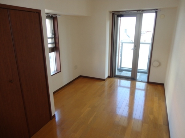 Living and room. The living room is a picture