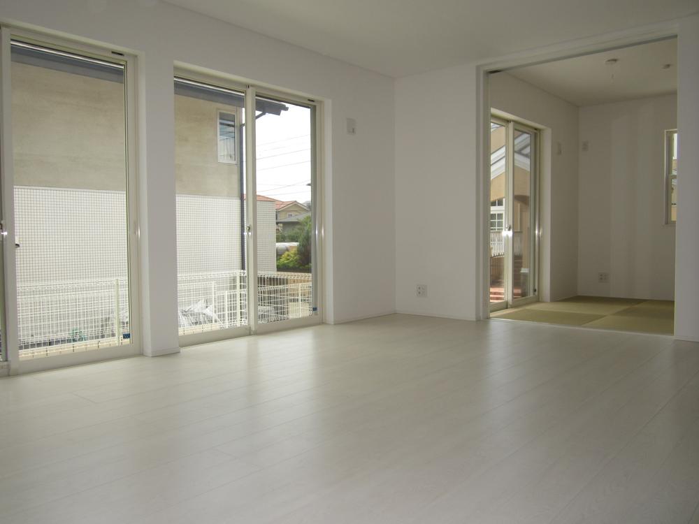 Same specifications photos (living)