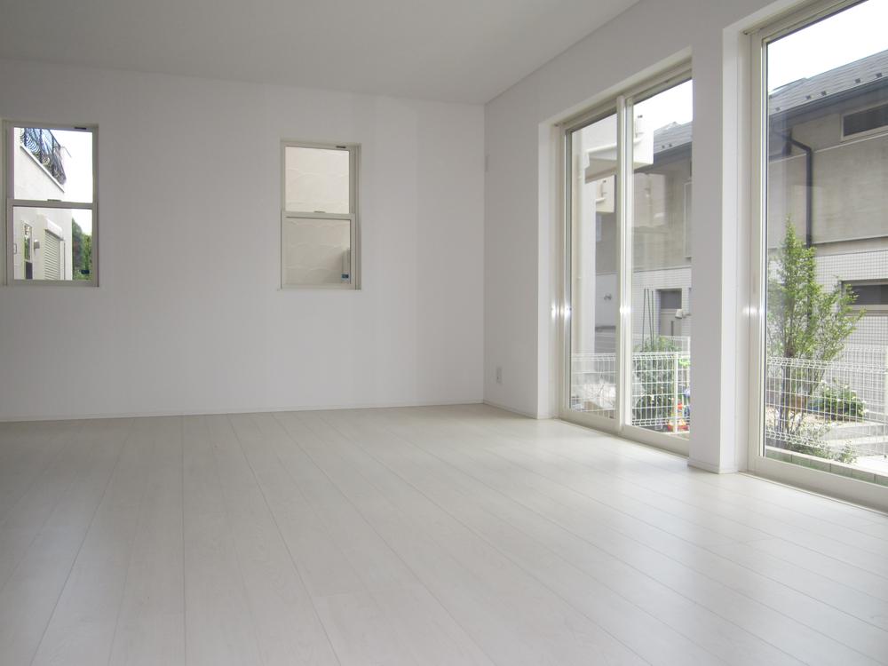 Same specifications photos (living)