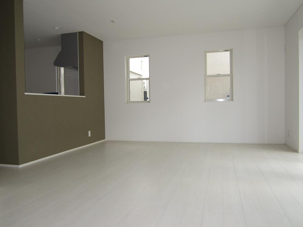 Same specifications photos (living)