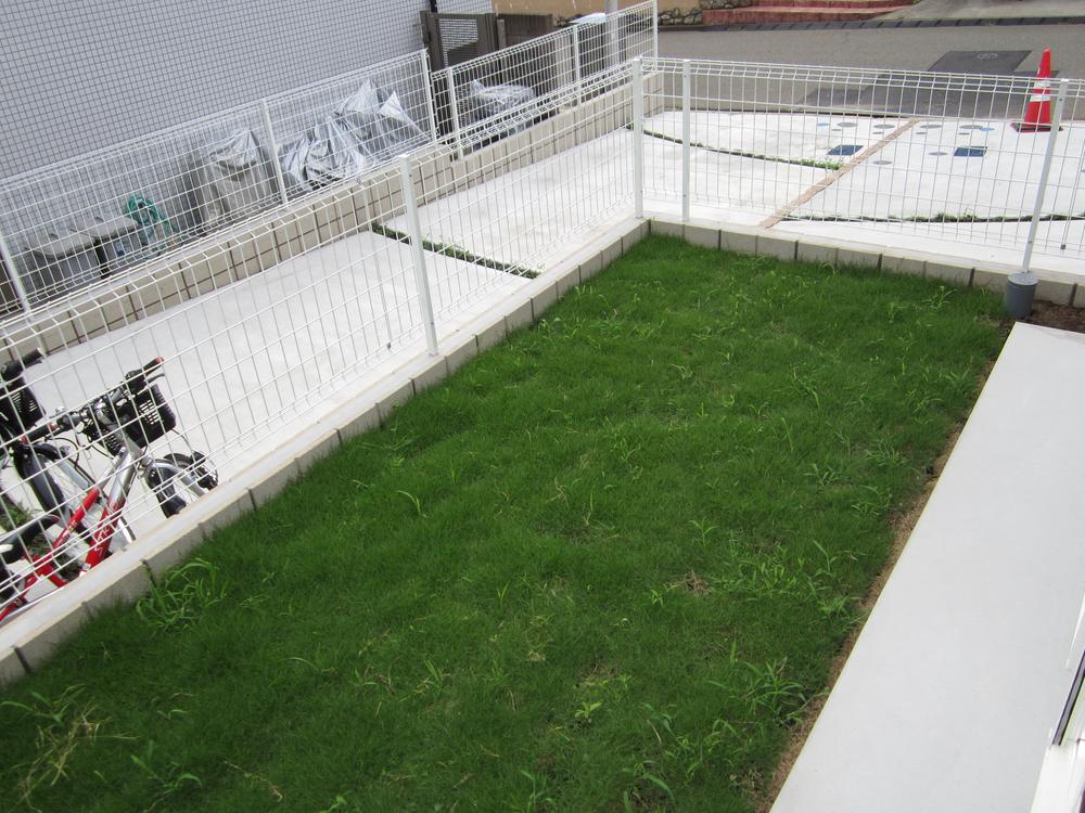 Garden. Example of construction