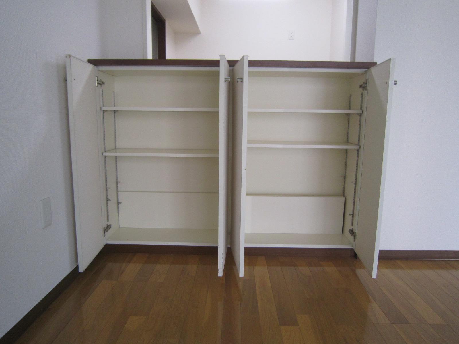 Receipt. Counter kitchen storage