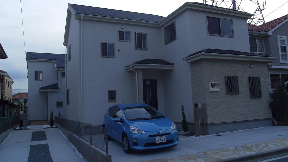 Local photos, including front road. Local (12 May 2013) Shooting