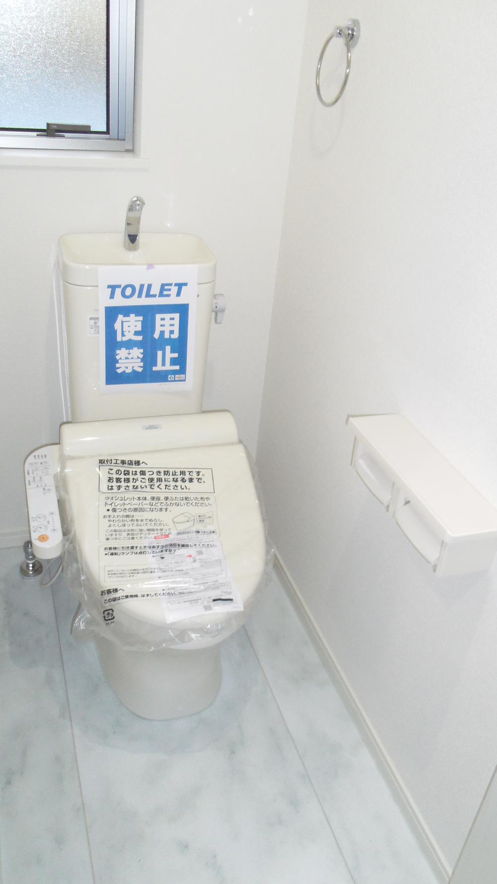 Toilet. Indoor (12 May 2013) Shooting