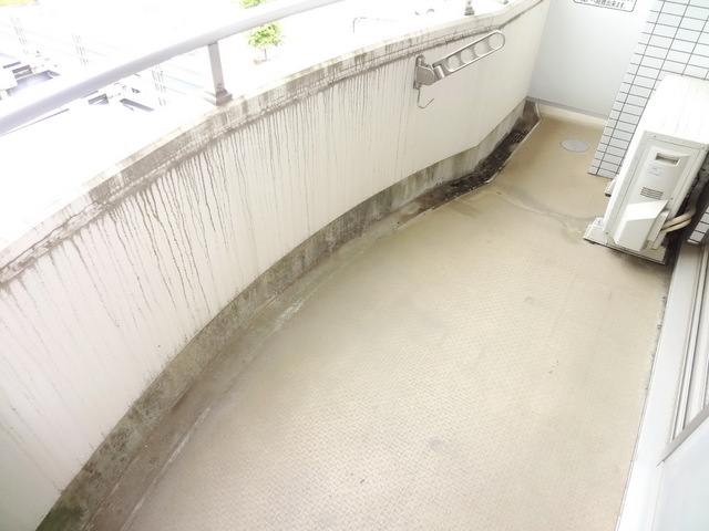 Balcony. Balconies offer spread