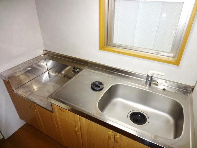 Kitchen. Is it easy cooking bright window with kitchen