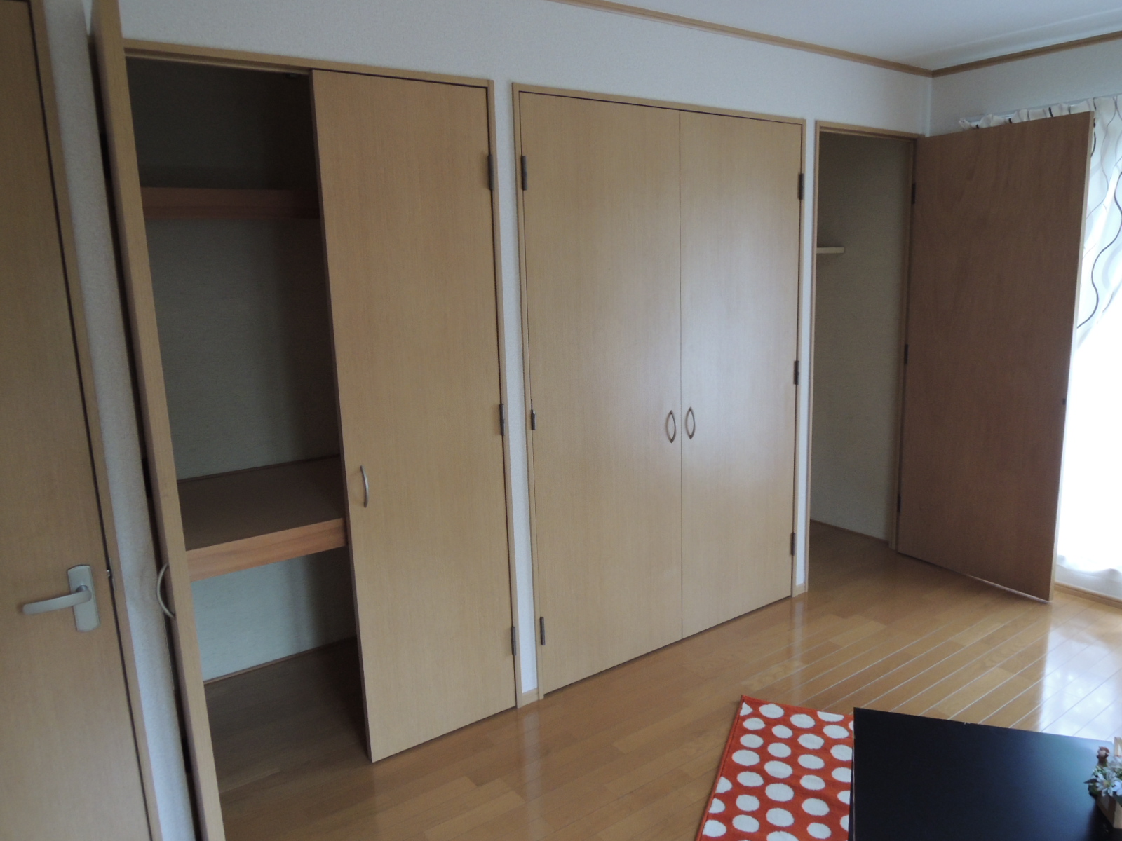 Receipt. The main bedroom storage