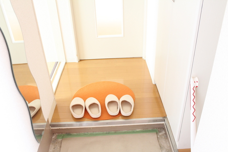 Entrance. It has been established entrance full-length mirror mirror!