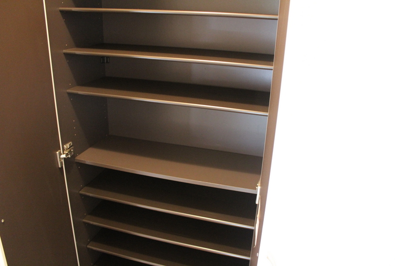 Receipt. Large shoe box.