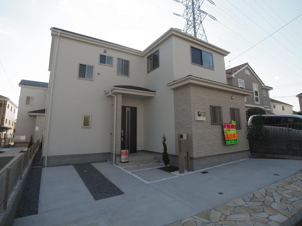 Local appearance photo. Local (11 May 2013) Shooting Parking space 2 cars