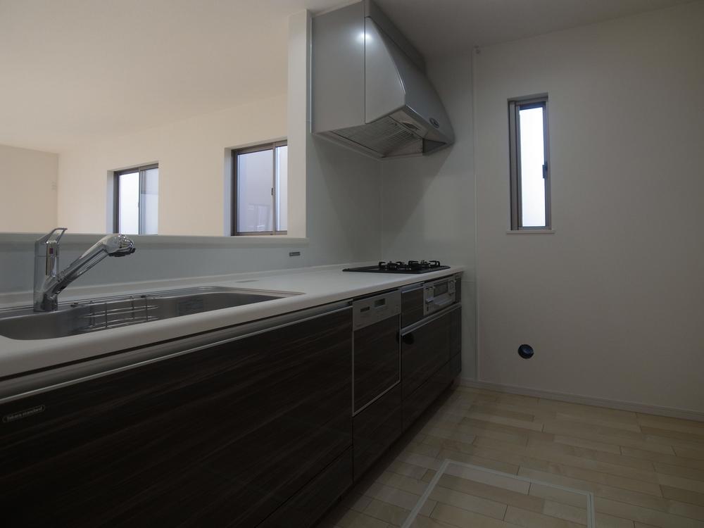 Kitchen. Indoor (11 May 2013) Shooting With dish washing dryer