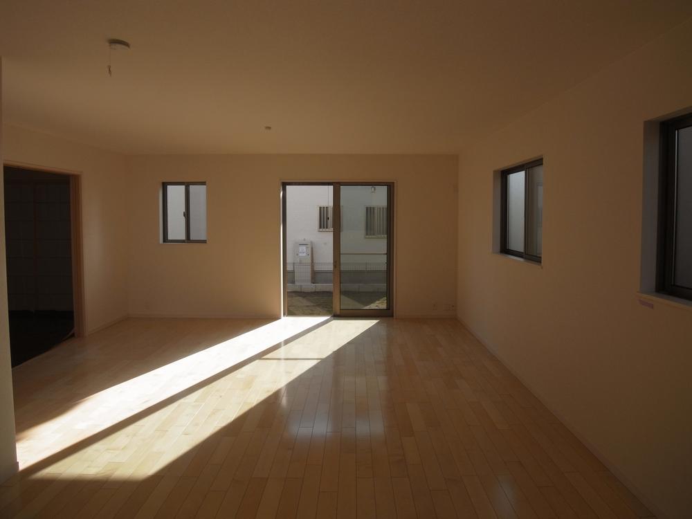 Living. Indoor (11 May 2011) Shooting Hot water floor heating in the living room