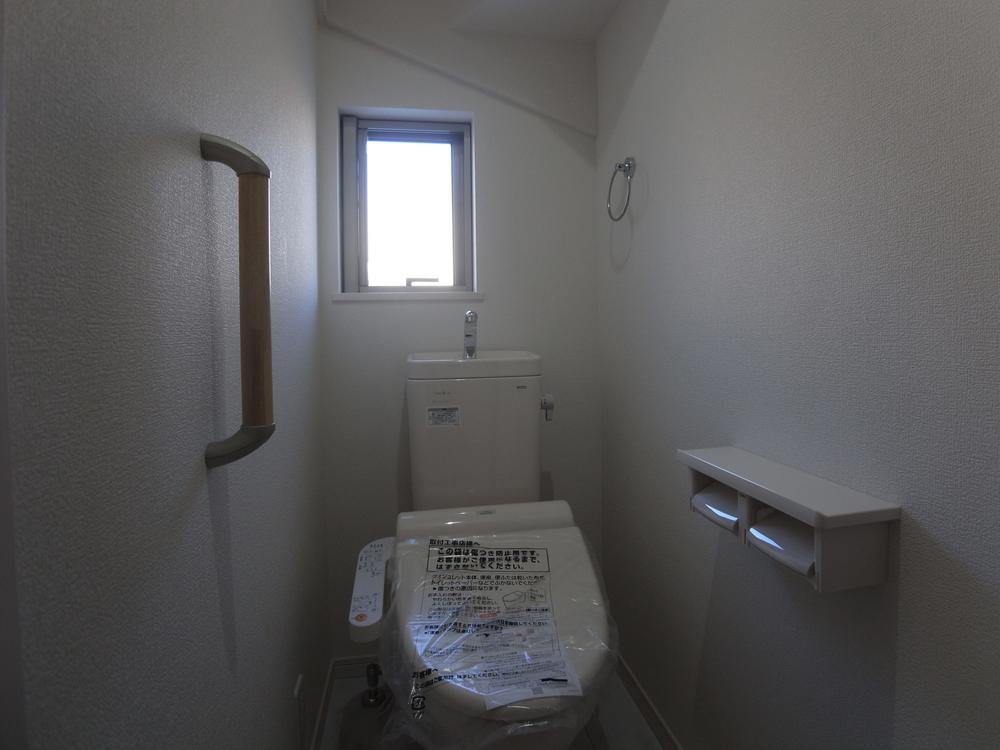 Toilet. Indoor (11 May 2011) Shooting