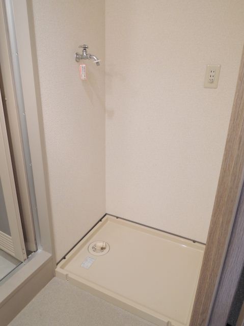 Other room space. Washing machine Storage