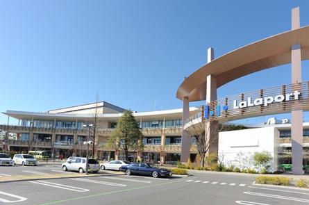 Shopping centre. LaLaport 1000m to Yokohama