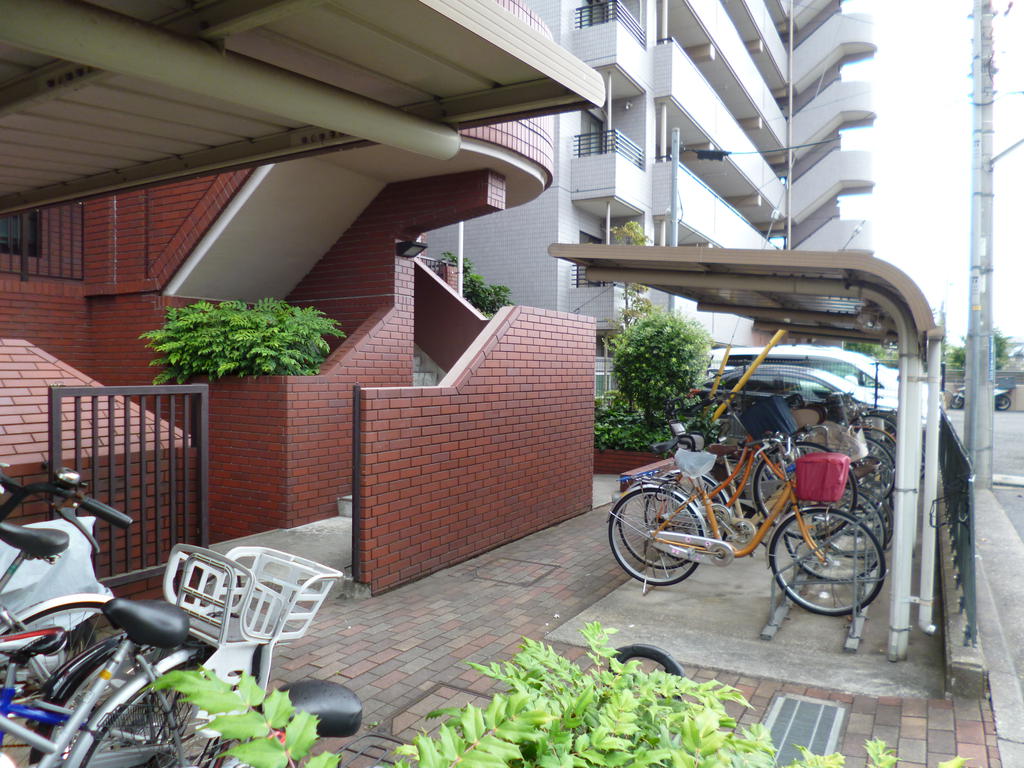 Other common areas. Bicycle equipped