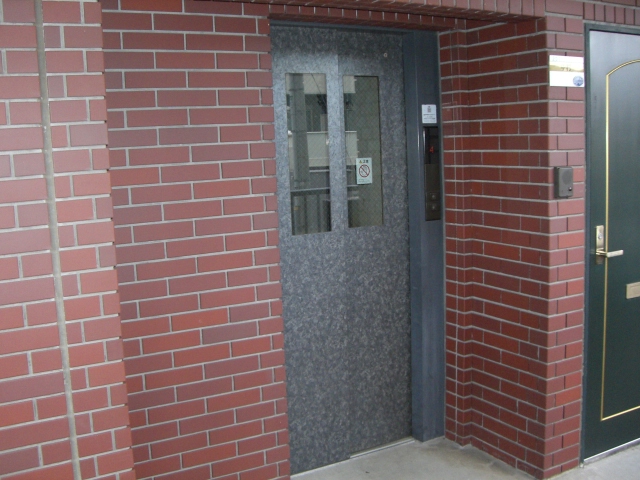 Other common areas. Effortlessly move in the high hierarchy Because with Elevator