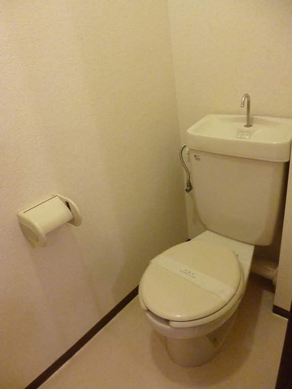 Toilet. bus ・ Toilet is of course another