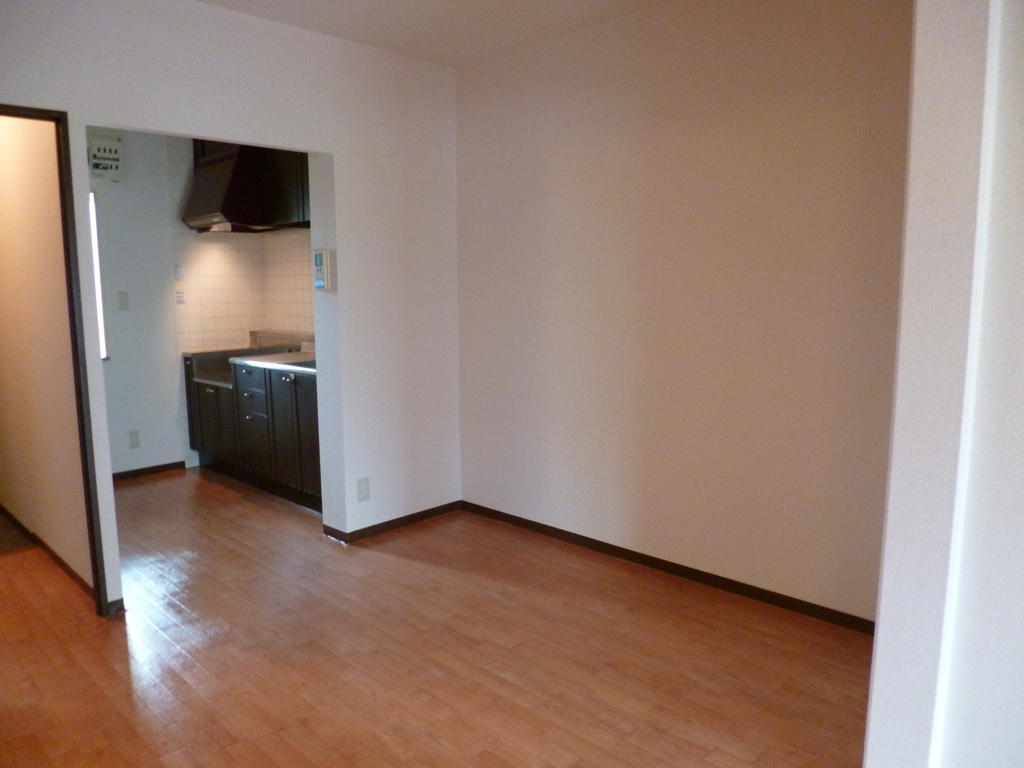 Living and room. DK7.5 Pledge of spread