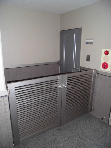 Entrance. Also it puts such as strollers There is a space in front of the entrance. 