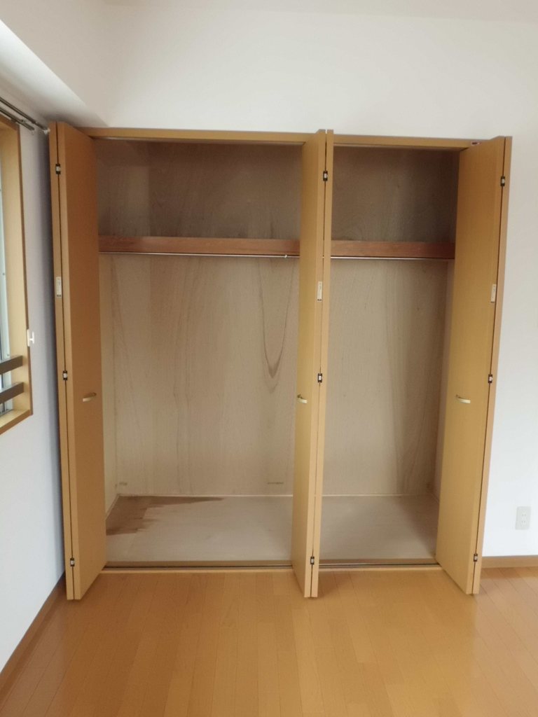 Receipt. This storage capacity large with walk-in closet. 