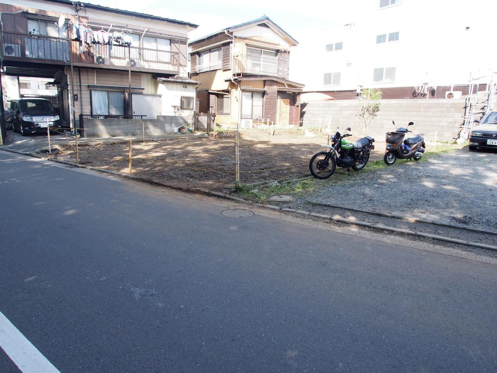 Local photos, including front road. Local (10 May 2013) Shooting