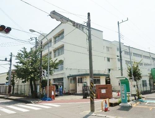 Primary school. Kawawa to elementary school 550m