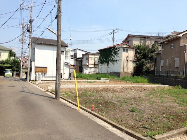 Local photos, including front road. Local (July 2013 shooting)