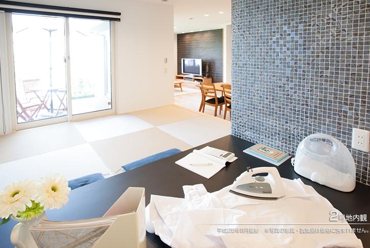 Living.  [No. 2 place] [Introspection Photo] 2013 September shooting  ※ Photos furniture ・ Furnishings are not included in the price.