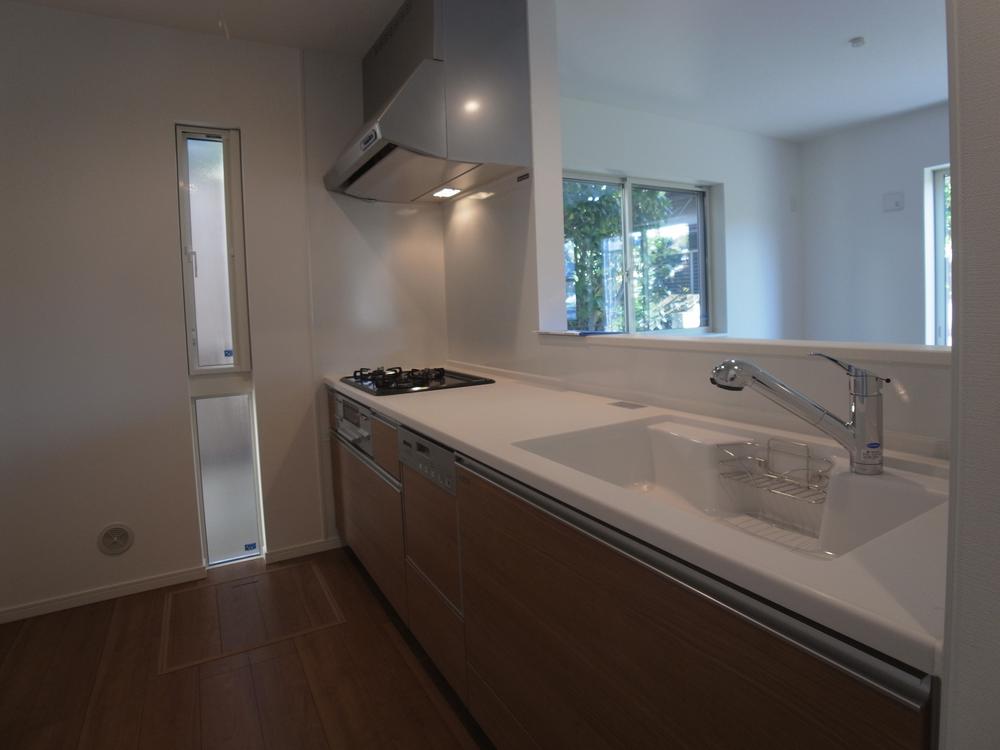 Kitchen. Indoor (11 May 2013) Shooting