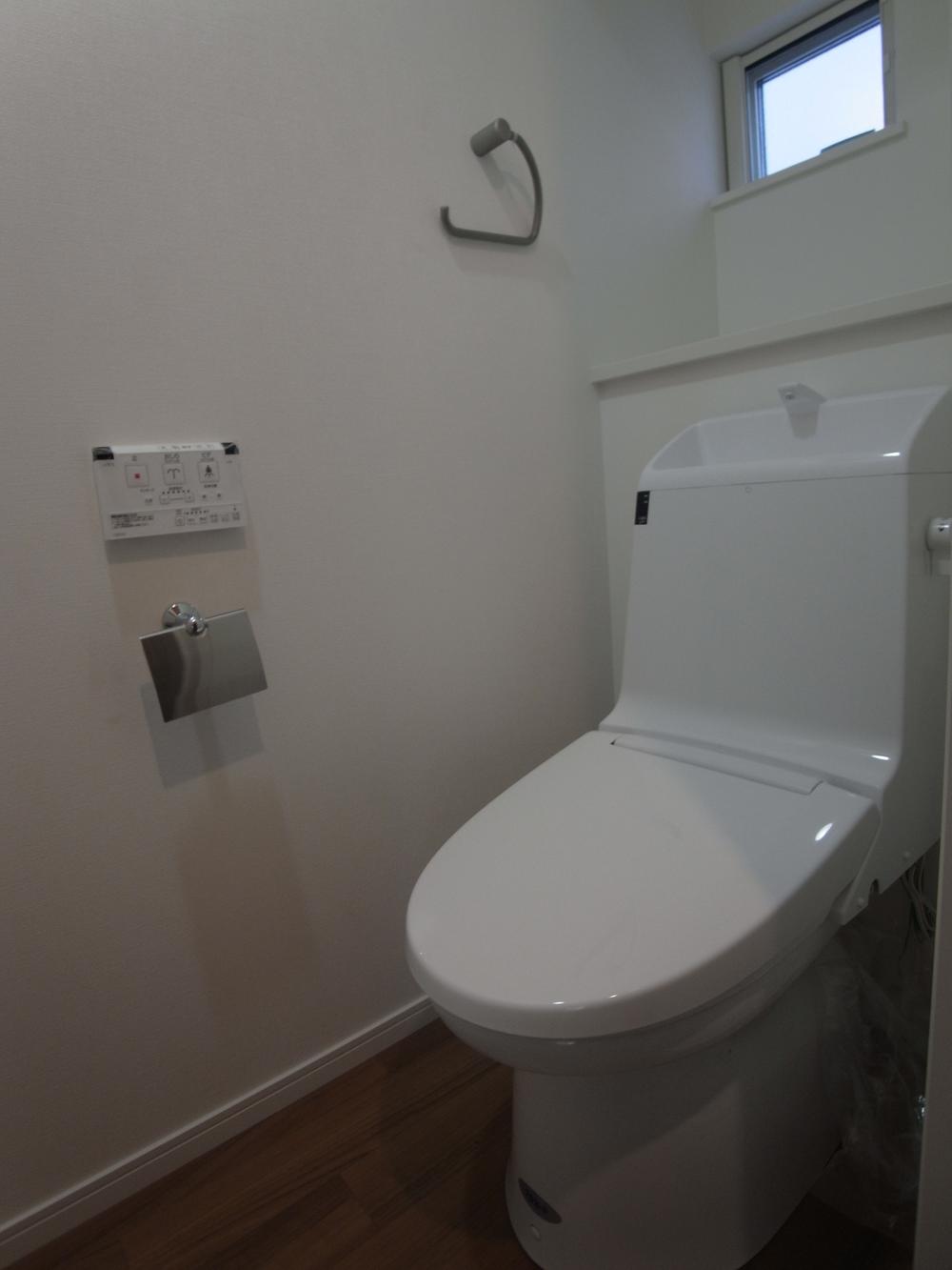 Toilet. Indoor (11 May 2013) Shooting