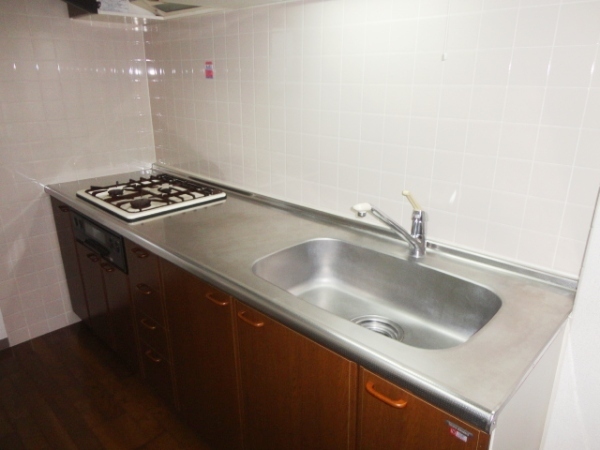 Kitchen. Please see local Come