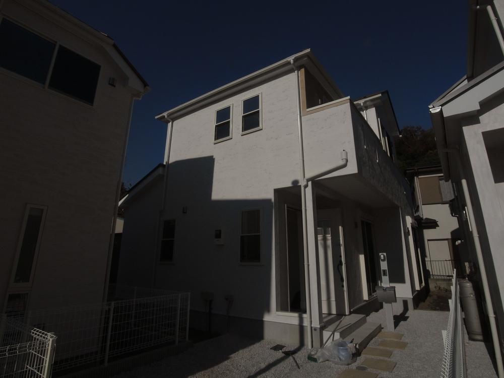 Local appearance photo. Local (11 May 2013) Shooting