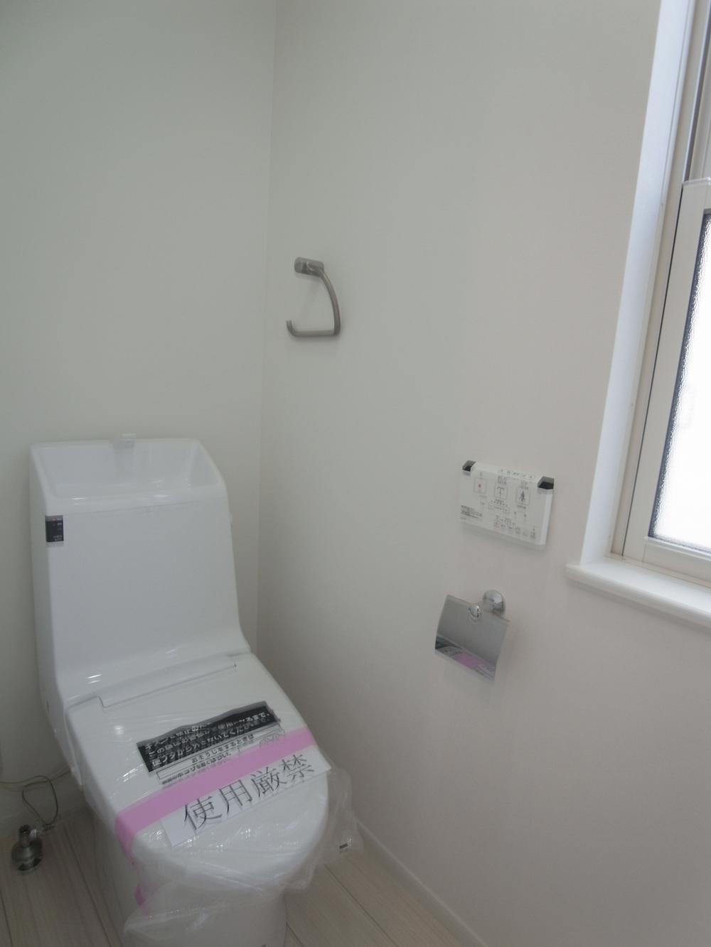 Toilet. Indoor (11 May 2013) Shooting